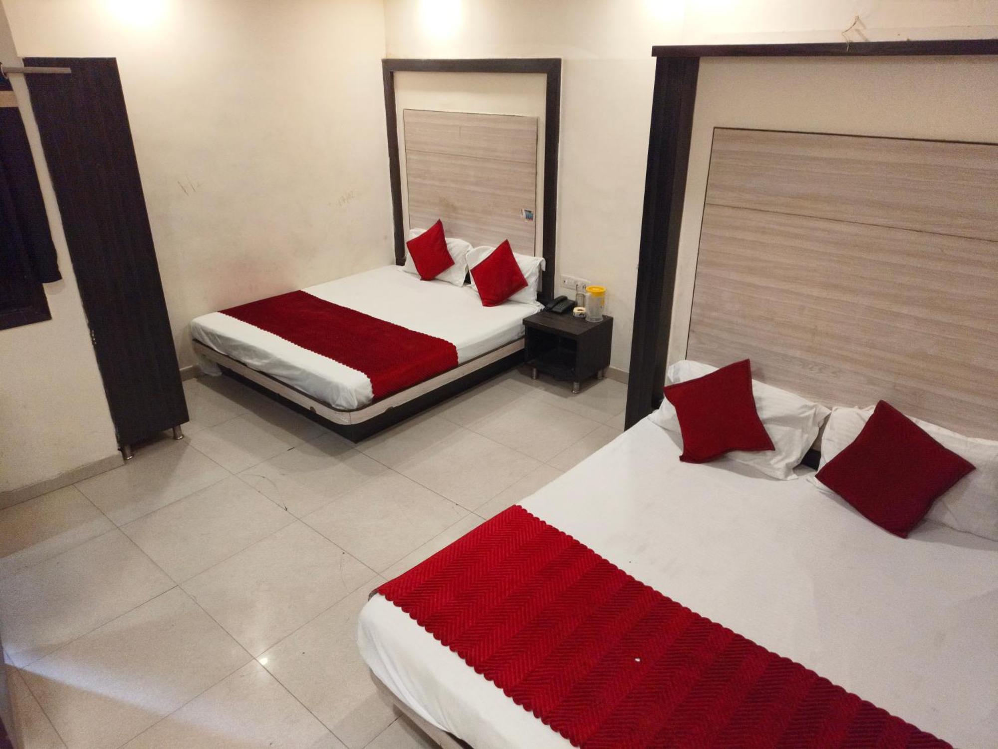 Hare Krishna Main Bazar Hotel Ню Делхи Екстериор снимка