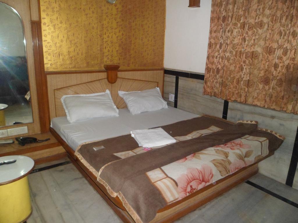 Hare Krishna Main Bazar Hotel Ню Делхи Стая снимка