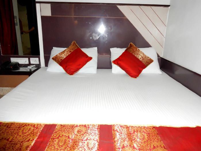 Hare Krishna Main Bazar Hotel Ню Делхи Екстериор снимка