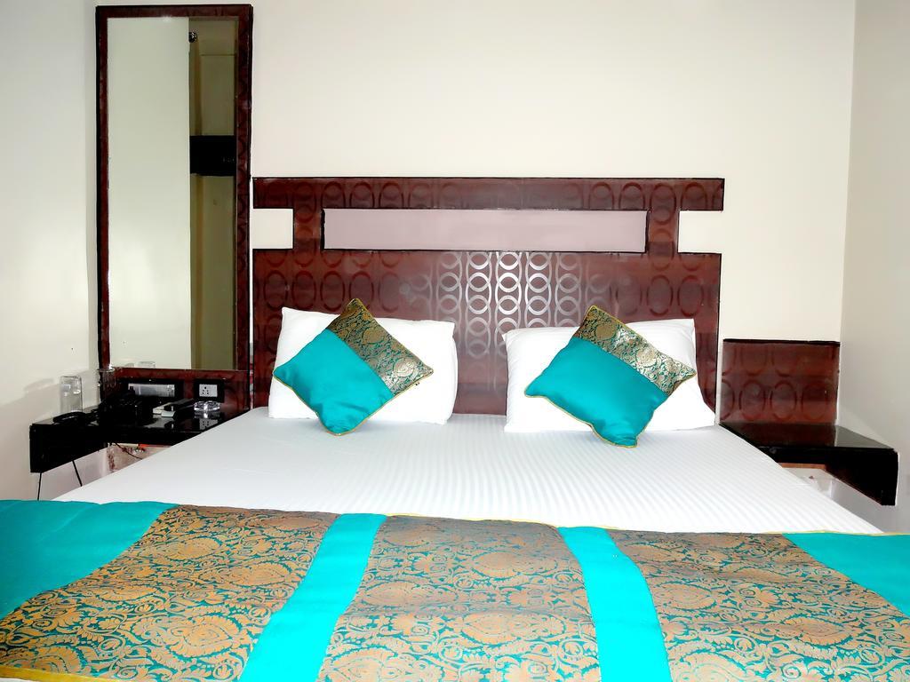 Hare Krishna Main Bazar Hotel Ню Делхи Екстериор снимка